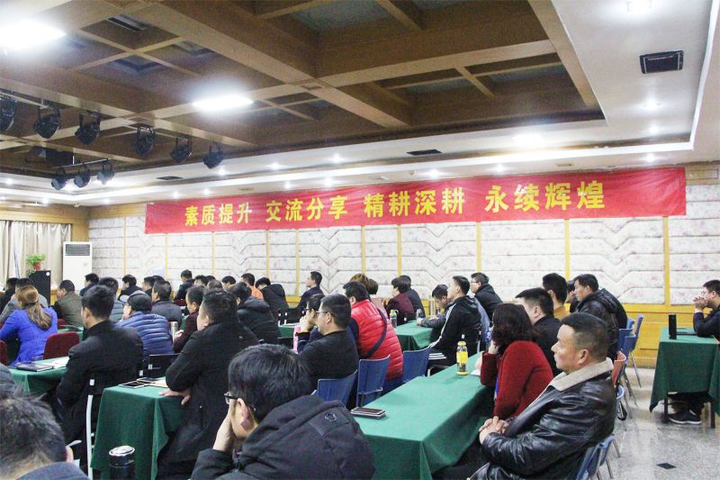 長(zhǎng)刀駿馬颯踏山川，智勇毅堅(jiān)誓創(chuàng)輝煌