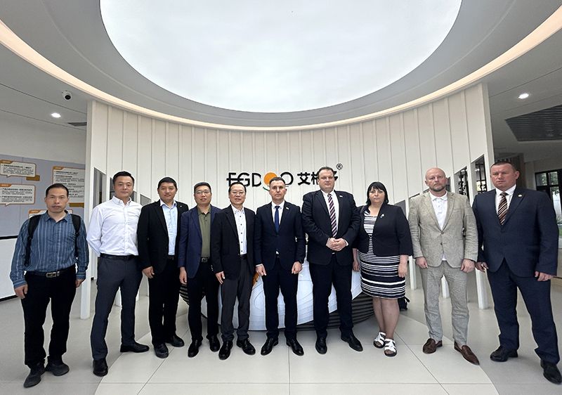 白俄羅斯布列斯特州扎賓卡區(qū)執(zhí)行委員會主席庫茲米奇·安德烈一行蒞臨艾格多集團，共繪中白合作新藍圖